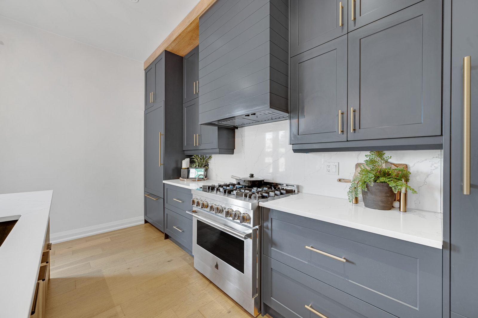 Kitchen range wall